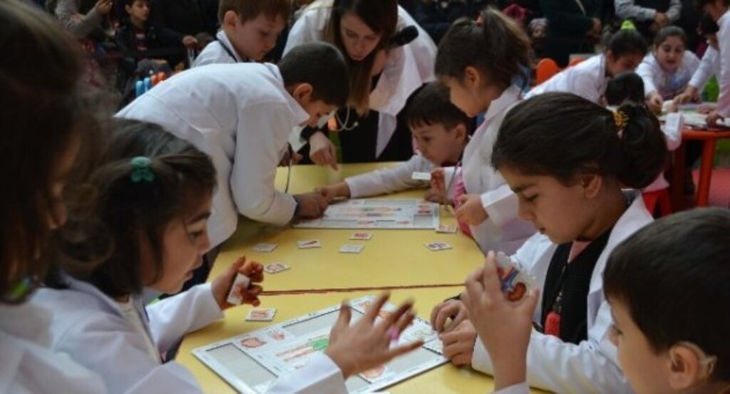Minikler doktorluğa ilk adımı Piazza'da attı