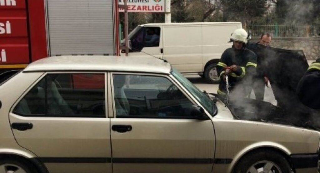 Otomobil yangını korkuttu