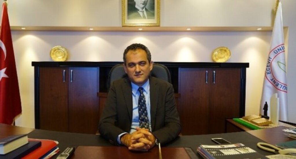 Rektör Mahmut Özer, şehitler için başsağlığı mesajı yayımladı