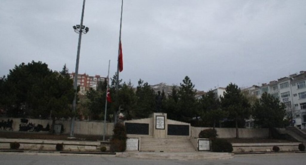 Yozgat’ta milli yas nedeniyle bayraklar yarıya çekildi